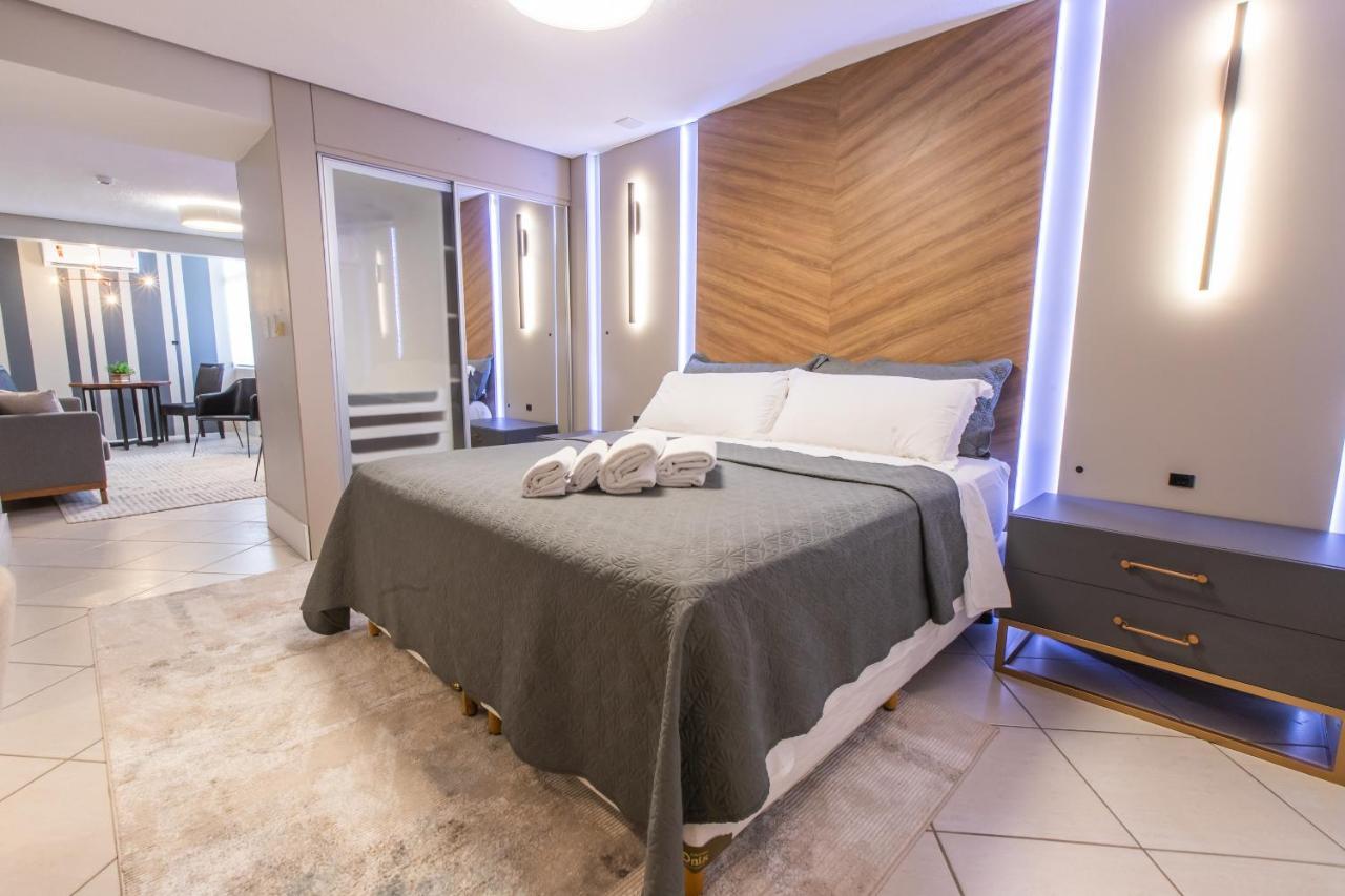 كريسيوما Delupo Hotel - Livin Studios المظهر الخارجي الصورة