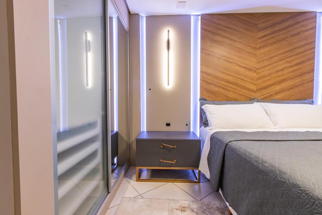 كريسيوما Delupo Hotel - Livin Studios المظهر الخارجي الصورة