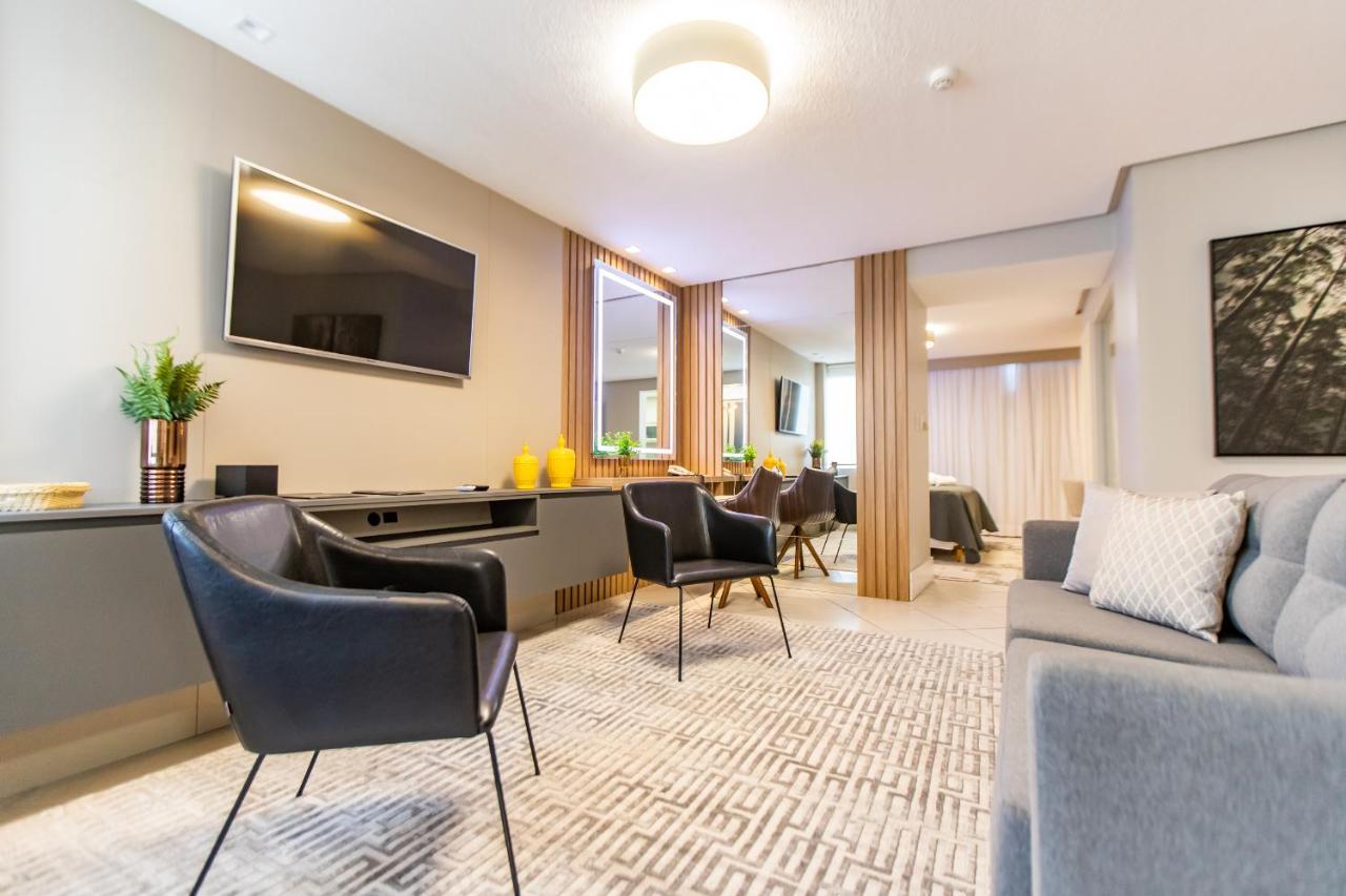 كريسيوما Delupo Hotel - Livin Studios المظهر الخارجي الصورة