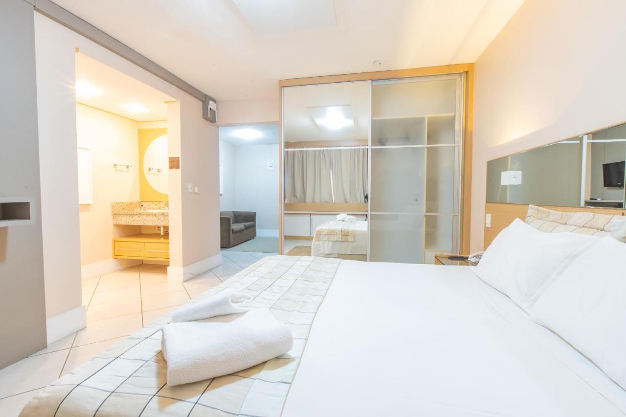 كريسيوما Delupo Hotel - Livin Studios المظهر الخارجي الصورة