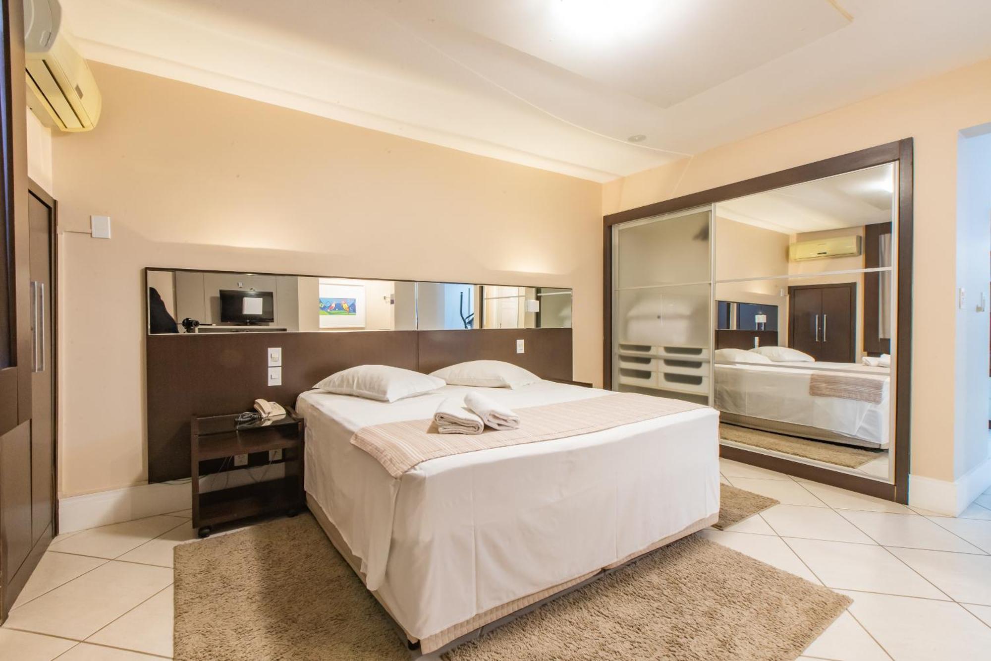 كريسيوما Delupo Hotel - Livin Studios المظهر الخارجي الصورة